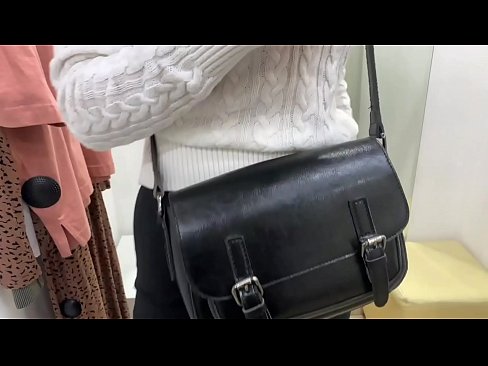 ❤️ Masturbasyon piblik nan jenn femèl FeralBerry ak yon gode nan sal la Fitting Slope nan nou % ht.porngifmag-com.ru%