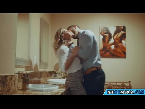 ❤️ Lè yon blond bèl sedui ou nan yon twalèt piblik Slope nan nou % ht.porngifmag-com.ru%